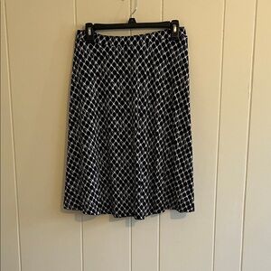 NWOT Elegant Black and White Geometric Skirt
